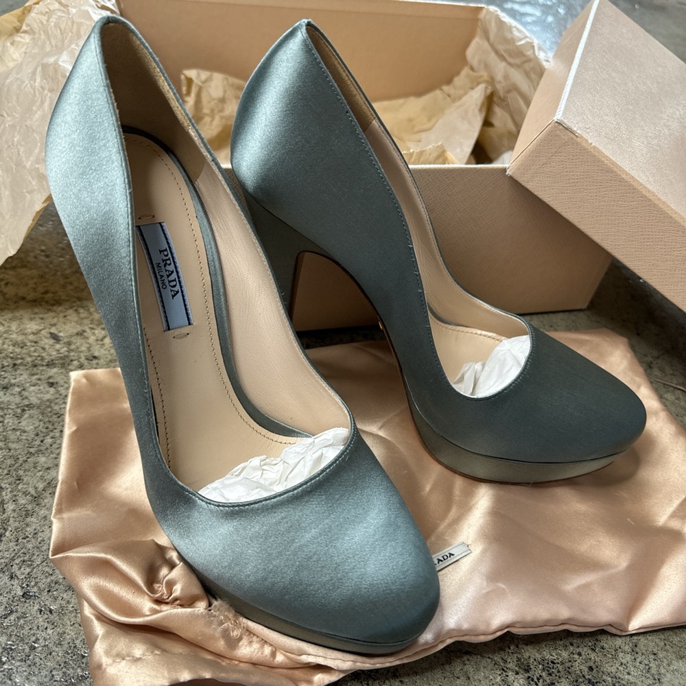 Prada raso silk platform pumps size 8 US 39 EU green gray color NIB